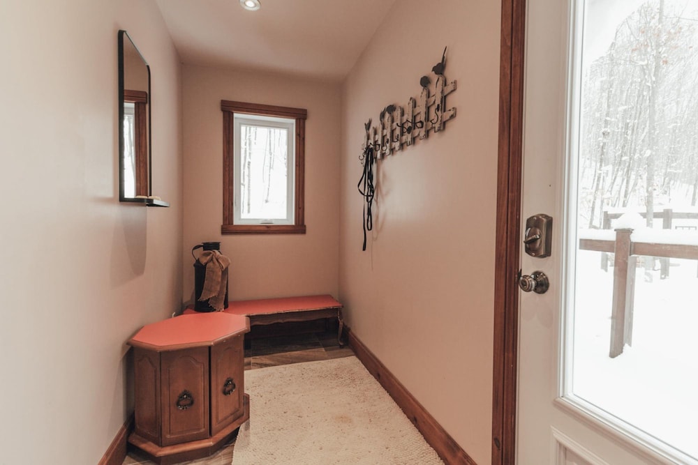 The Pika - Beautiful Mountain-top Cottage With 23 Acres of Private Land With Hiking