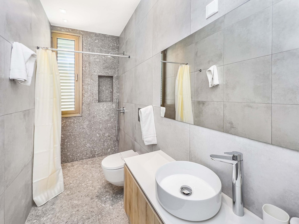 Azure Seaview - Garnet Villa