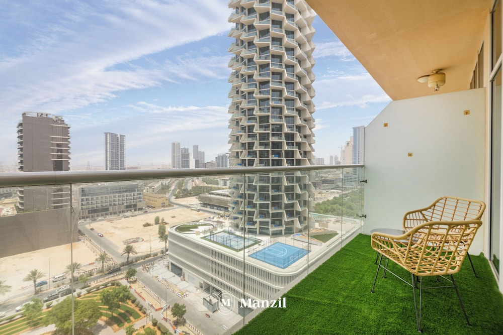 Manzil -1BR w Pool nr Dubai Sports City
