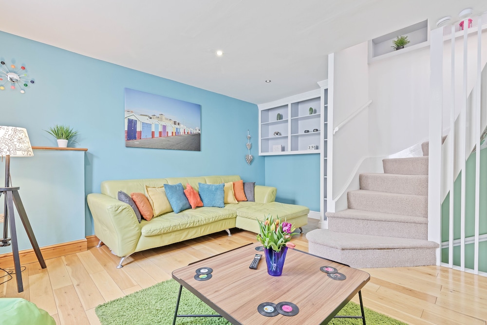 Pebble Mews House | By My Getaways | Parking for one small car