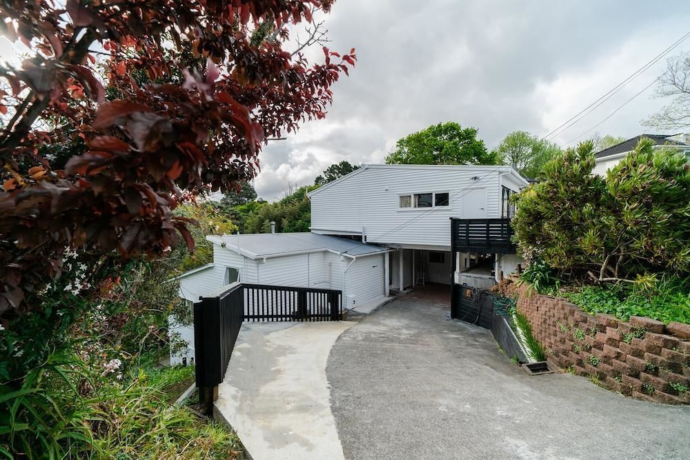 Takapuna Central Spacious & New Home