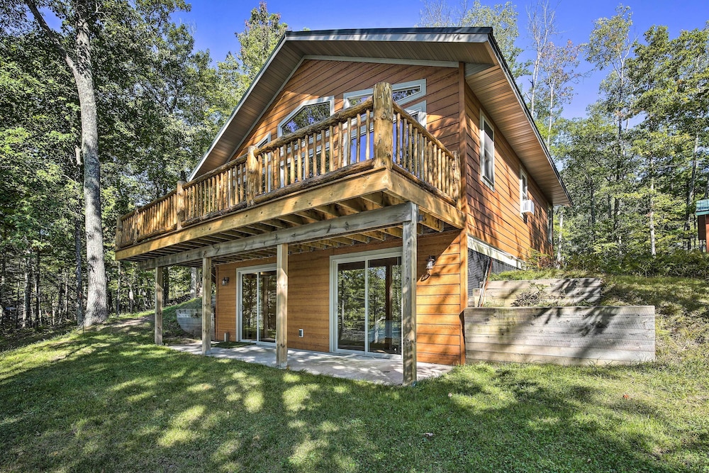 Four-season Lake Cabin w/ Canoe & Paddle Boat! view 3