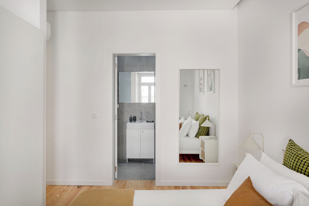 AB10 Modern Lisbon