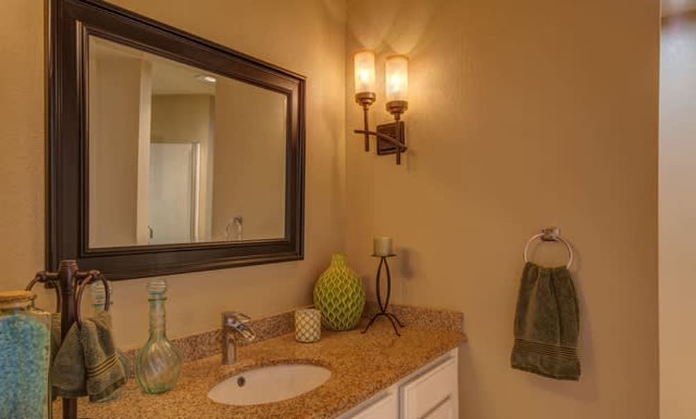 Stylish Condo With Golf Course Views