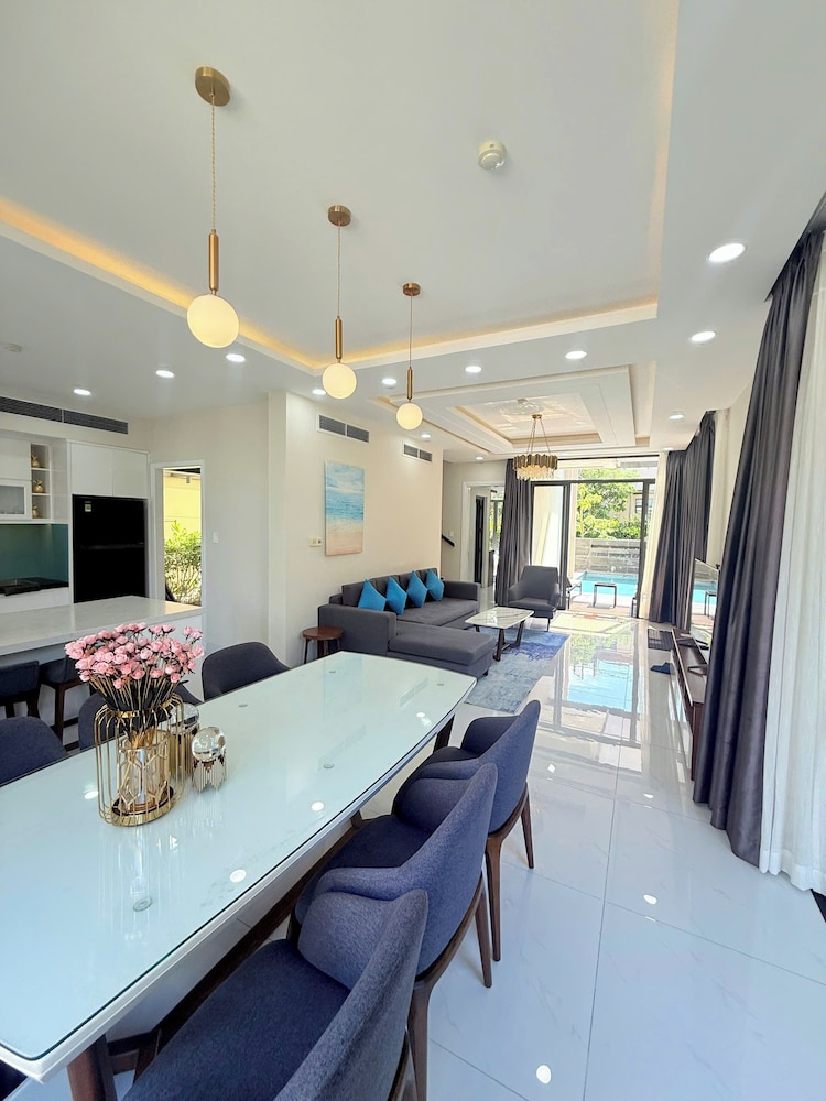 Deluxe Villa Beach Front