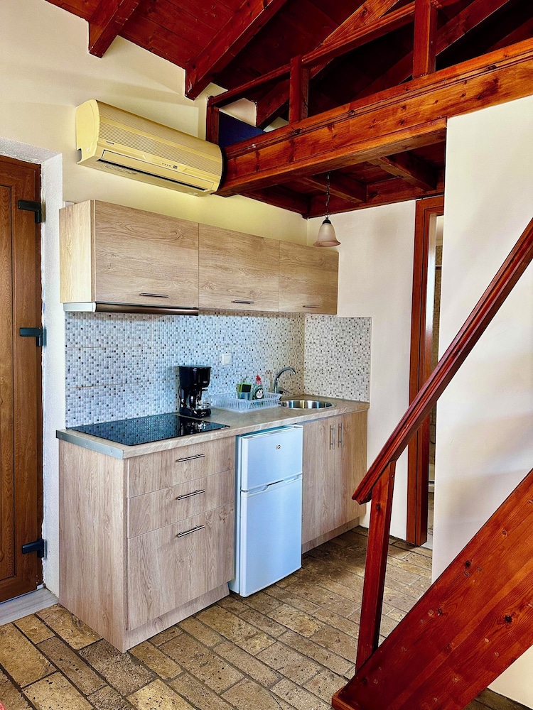 Genari Beach Apartments Garden View Retreat