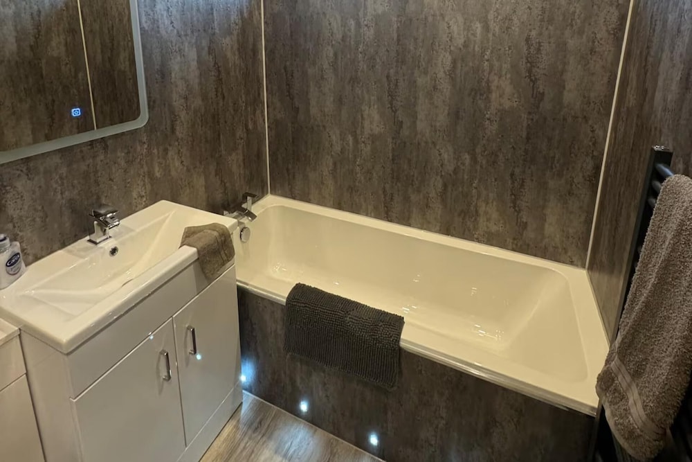 Family - Garden - Parking - Wifi - Sleeps 5