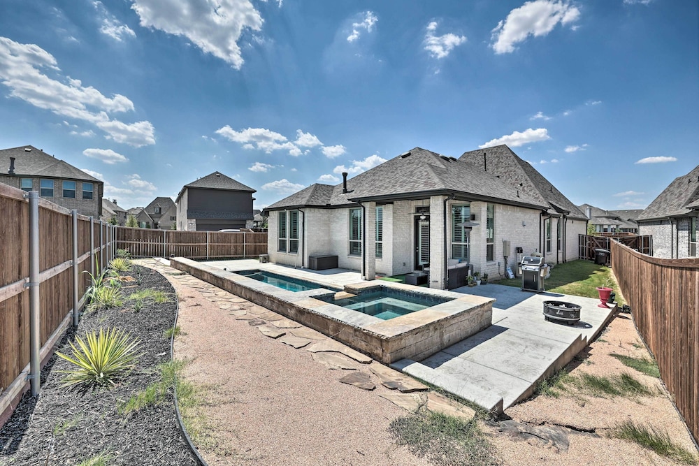 Haslet Family Home w/ Fire Pit, Hot Tub & BBQ view 2