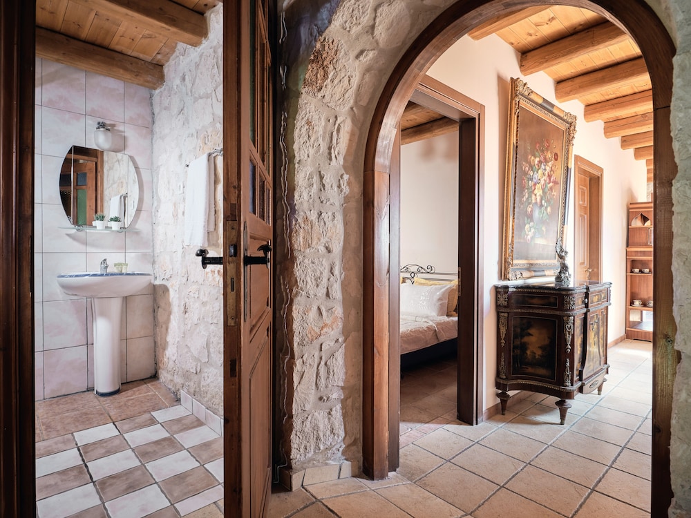 Diamond Suites