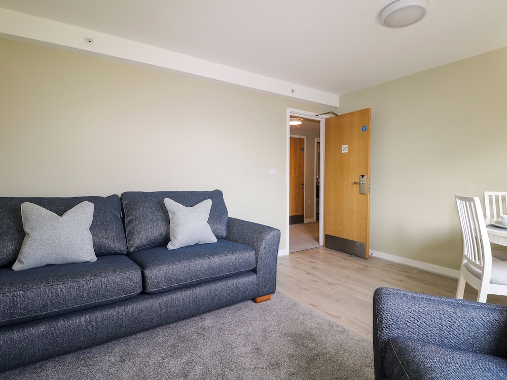 Flat 32 - Marine Court