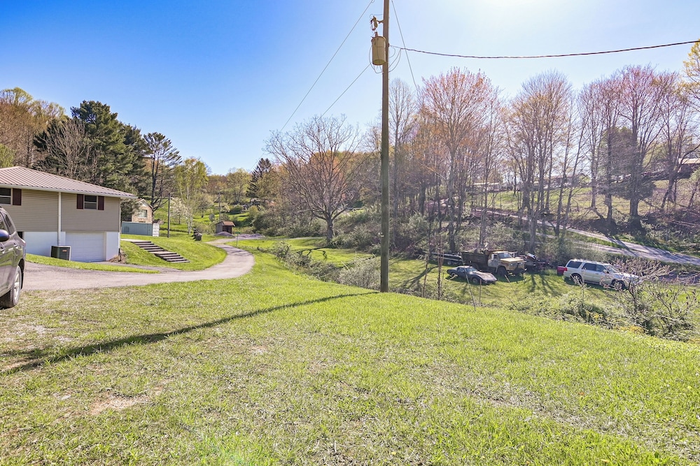 Home w/ Bunkroom: 2 Mi to Hatfield & Mccoy Trail