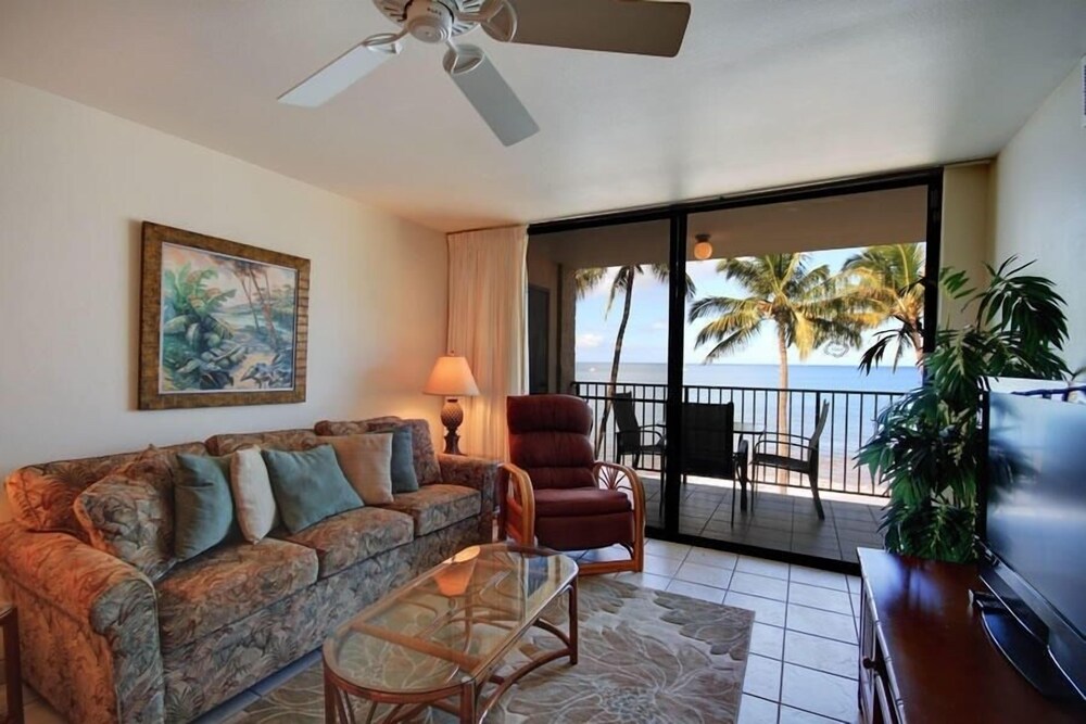 Kihei Beach, #402 2 Bedroom Condo by RedAwning view 4