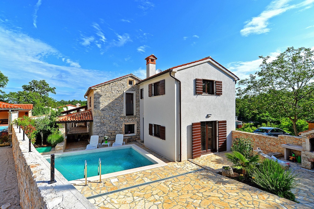 House 682