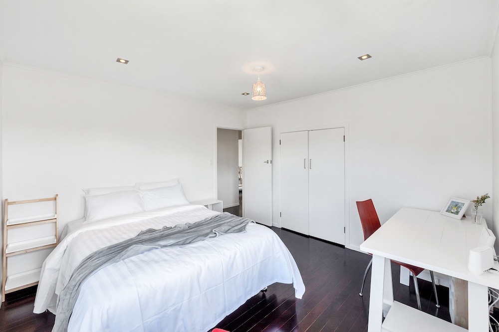 Bright Airy & Spacious 3 BR Home view 4