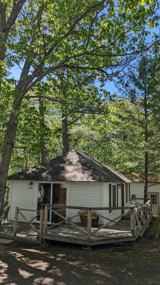 Hinckleys Dreamwood Cottages