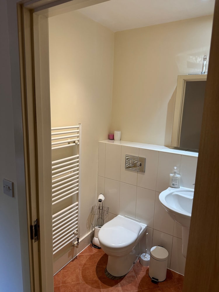 Spacious 1Bd Orpington Flat, 20 Min To Central Ldn
