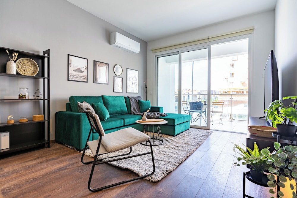 Harbor Apartments in Larnaca