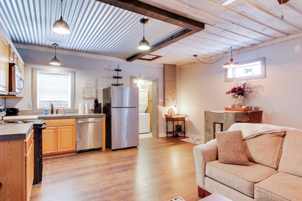 2 Mi to Self Regional MC: Updated Apartment