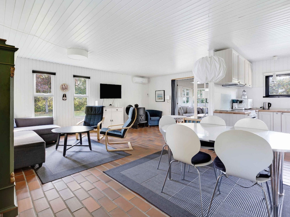 5 Star Holiday Home in Humble