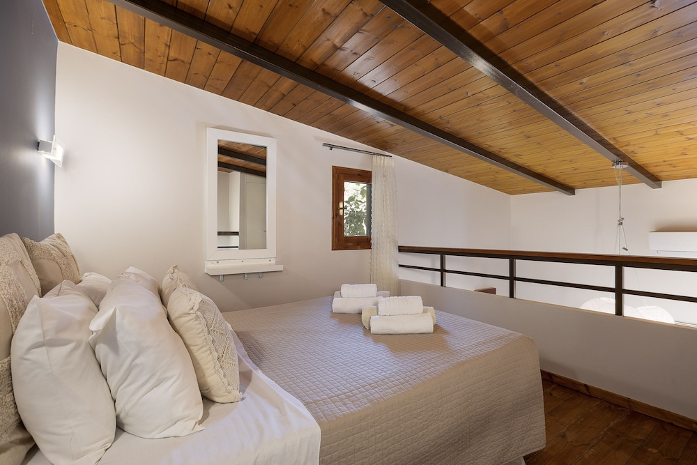 Maratho Villa - With Private Pool