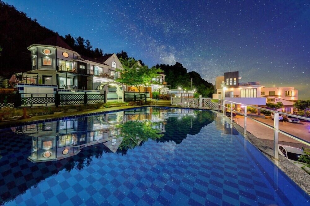Pool Villa 1-2 Pension view 4