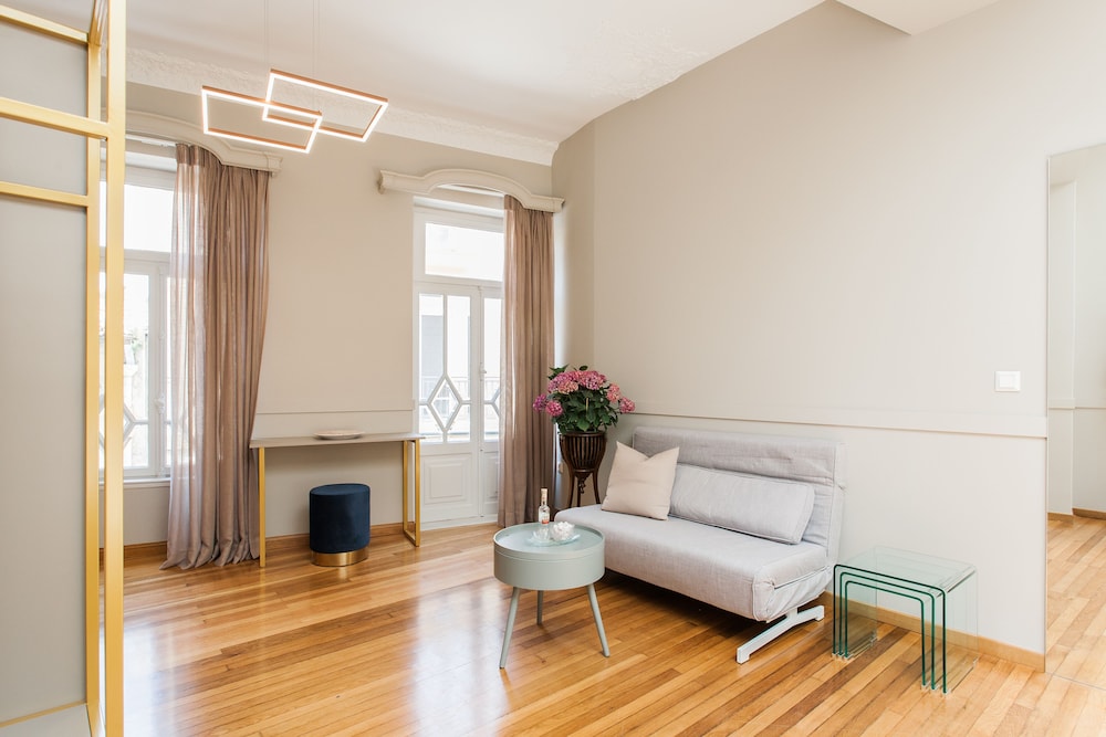 Step One - Luxury Suites right in the heart of Acropolis next to metro station