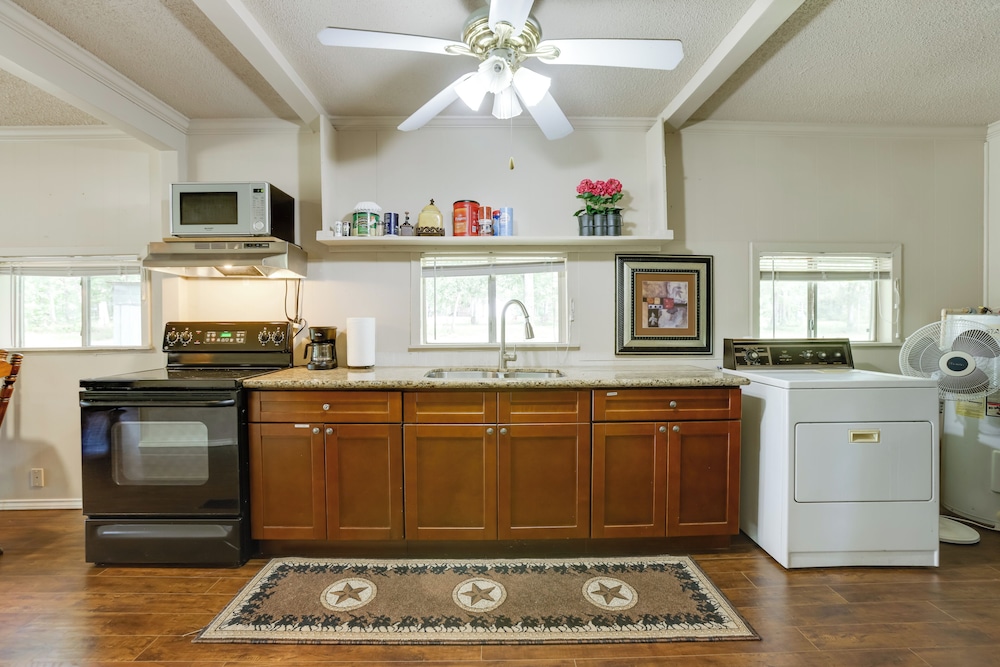 Bike & Hike On-site: Inviting Cleveland Retreat!