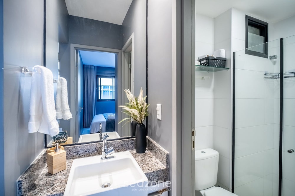 Apart in Condo w/ Pool and Gym Ste0312