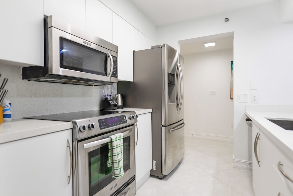 Sky High 31st Floor Condo W Parking