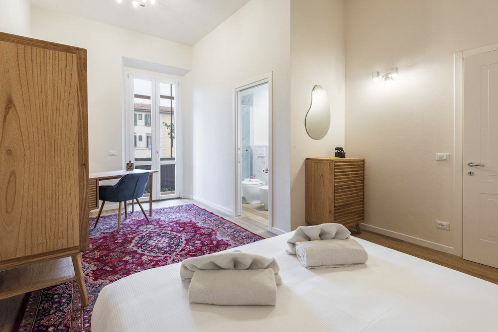 Salutati Apartments by MMega