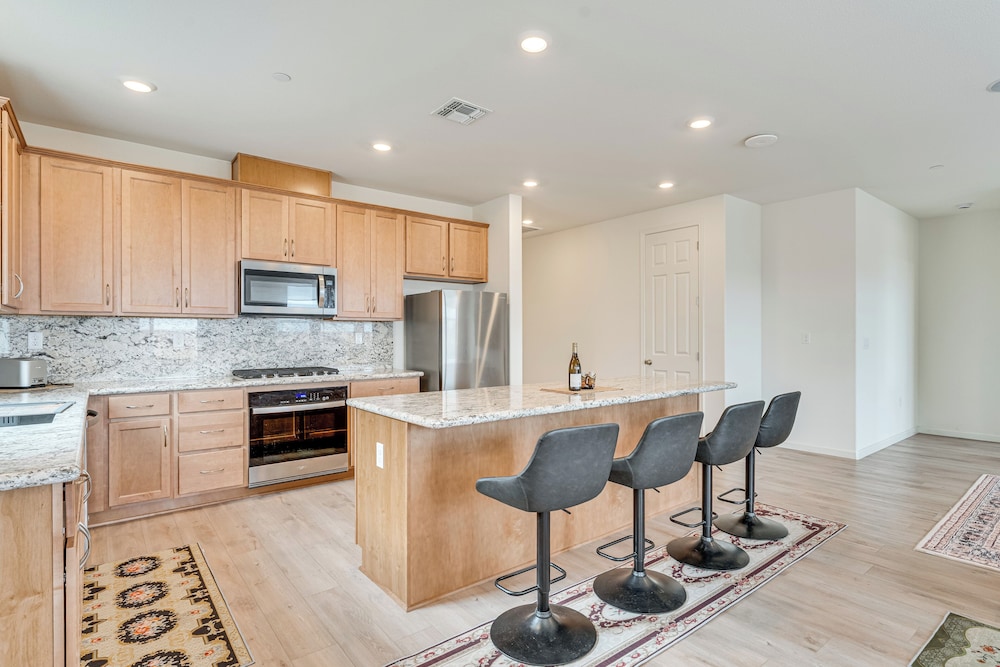 Newly Built Home w/ Patio: 4 Mi to Dtwn Hollister