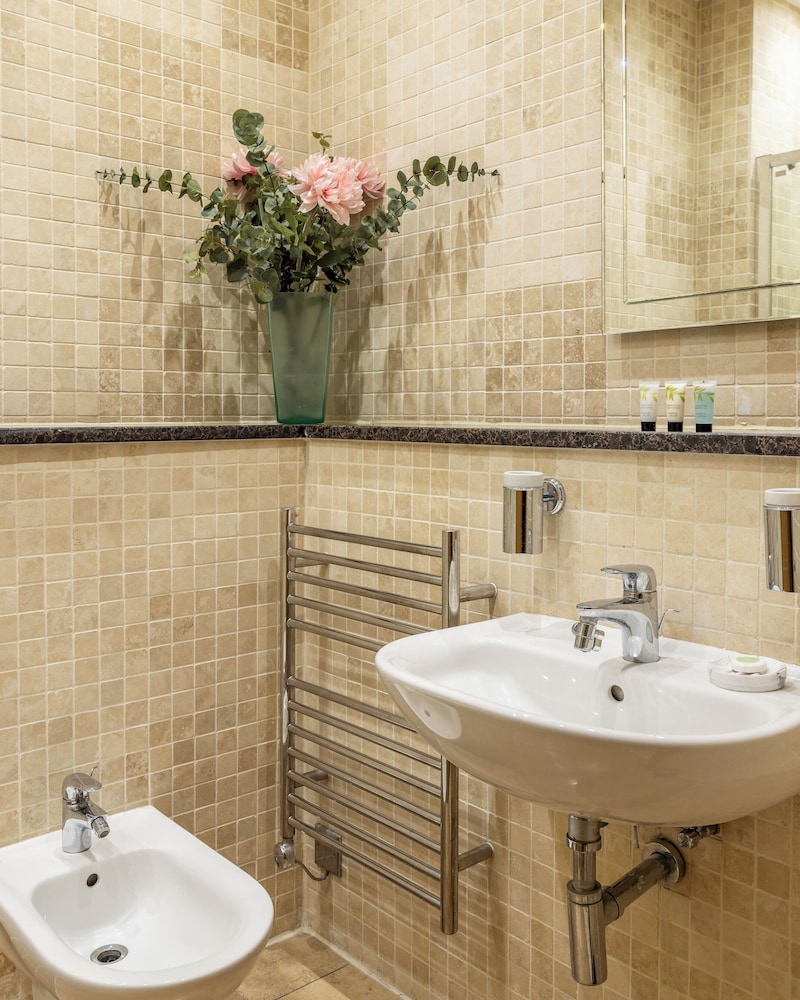 Park Lane 4-bed Mayfair Family House