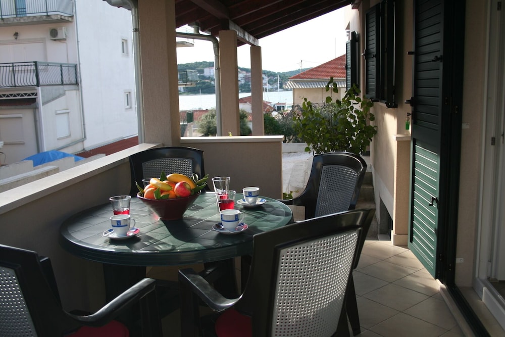 Central - 40m From the Beach - A2 view 3