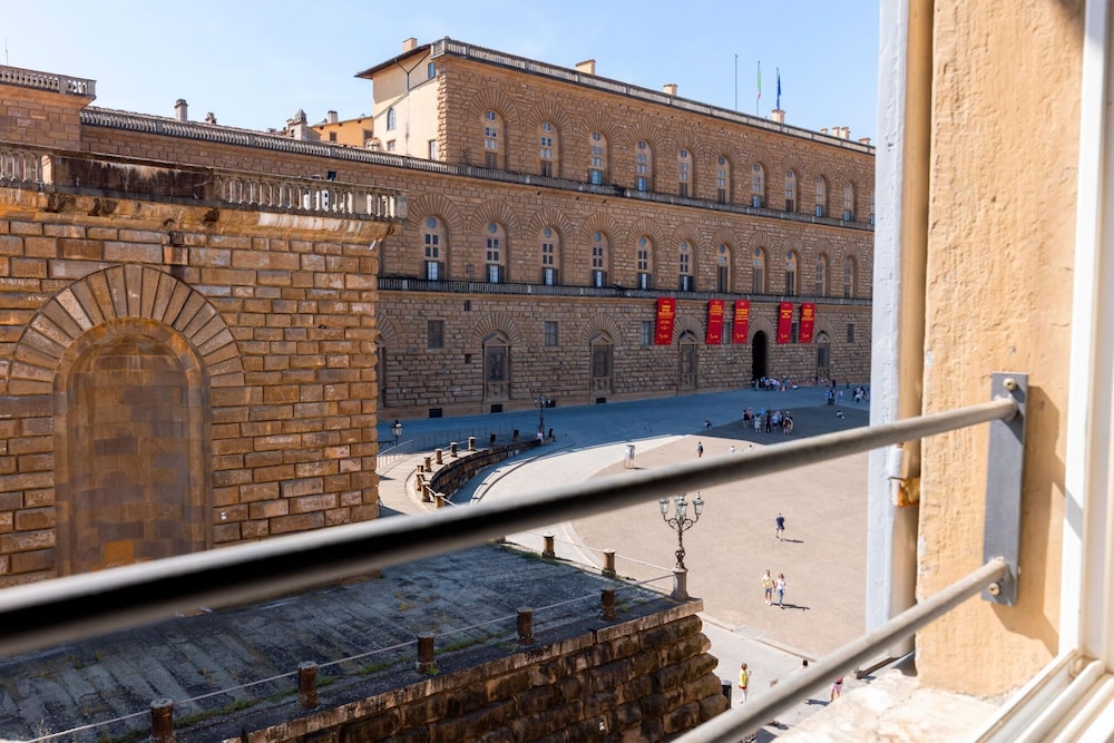 Impressive 4 Bedroom Apartment in Front of Pitti Palace Piazza Pitti I