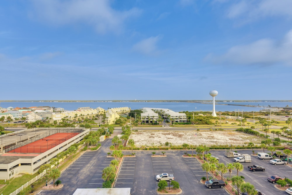 Navarre Condo w/ Beach Access & Ocean Views!