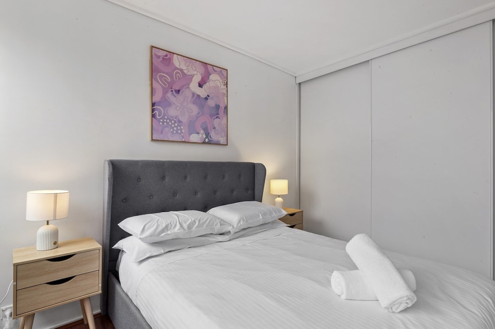 Spacious 3-bed Townhouse With Courtyard