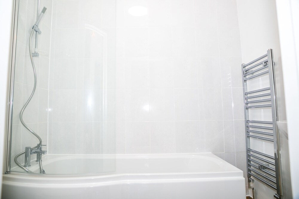 Flat 2, Falcondale House 5 South Cliff