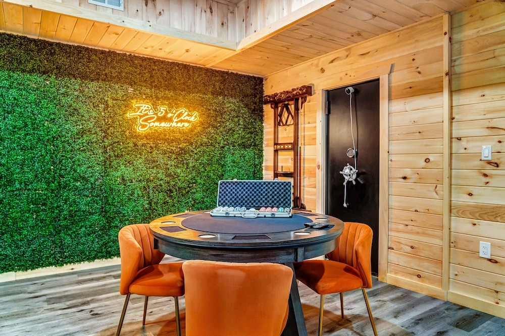 Grand Timber by Avantstay Indoor Pool Sauna Sports Court Game Room More