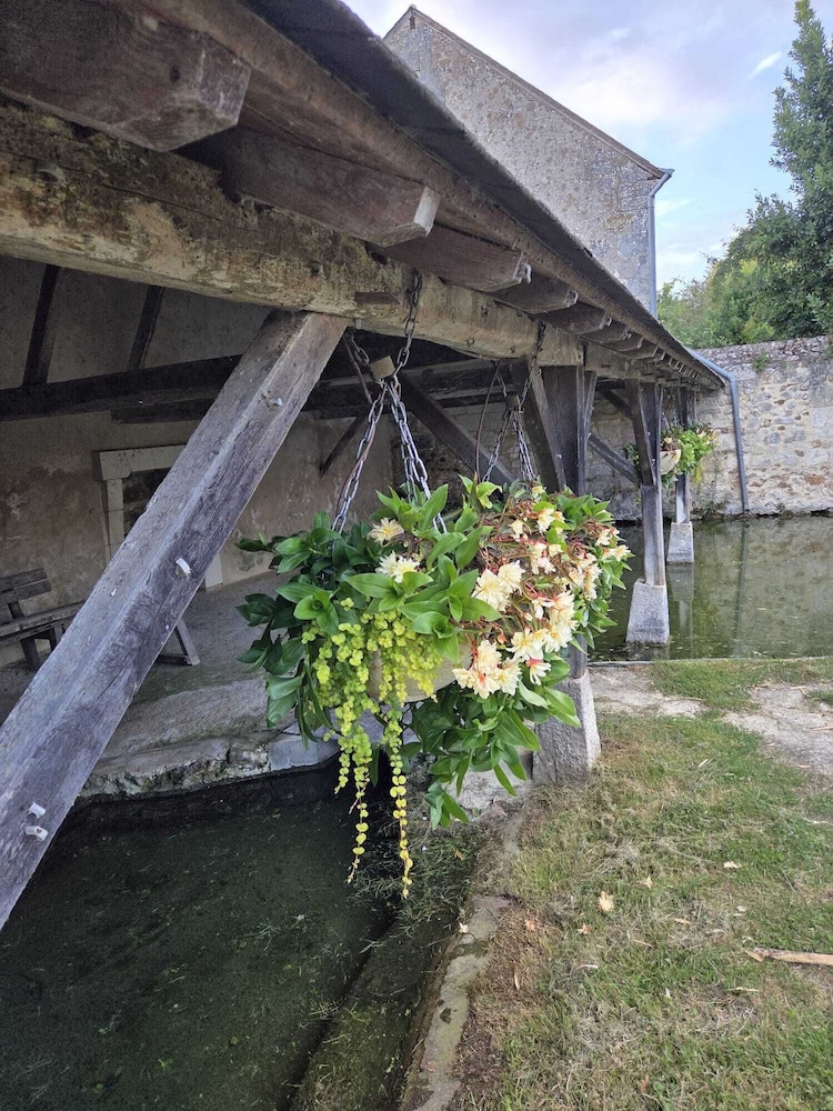AU PIED DU LAVOIR