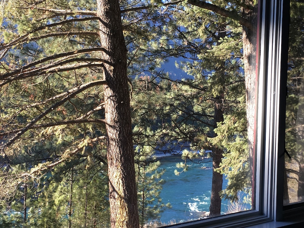 Rimrock Lodge view 2