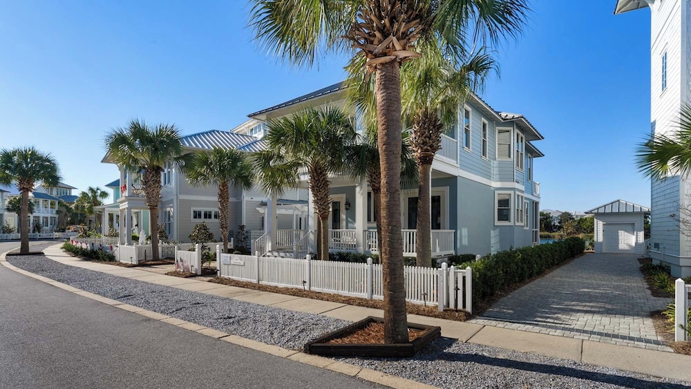 Lakefront Haven in Carillon Beach