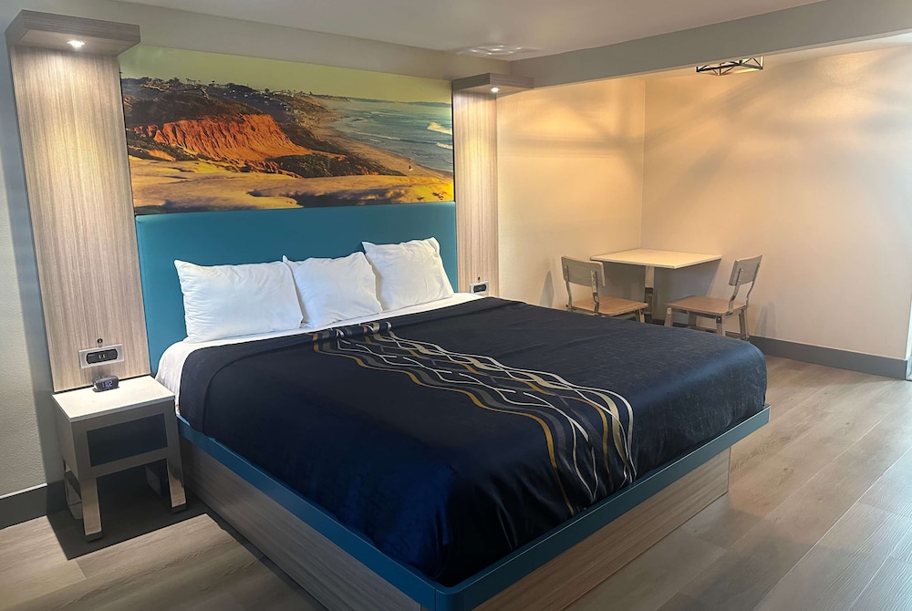 Super 8 by Wyndham Oceanside Downtown