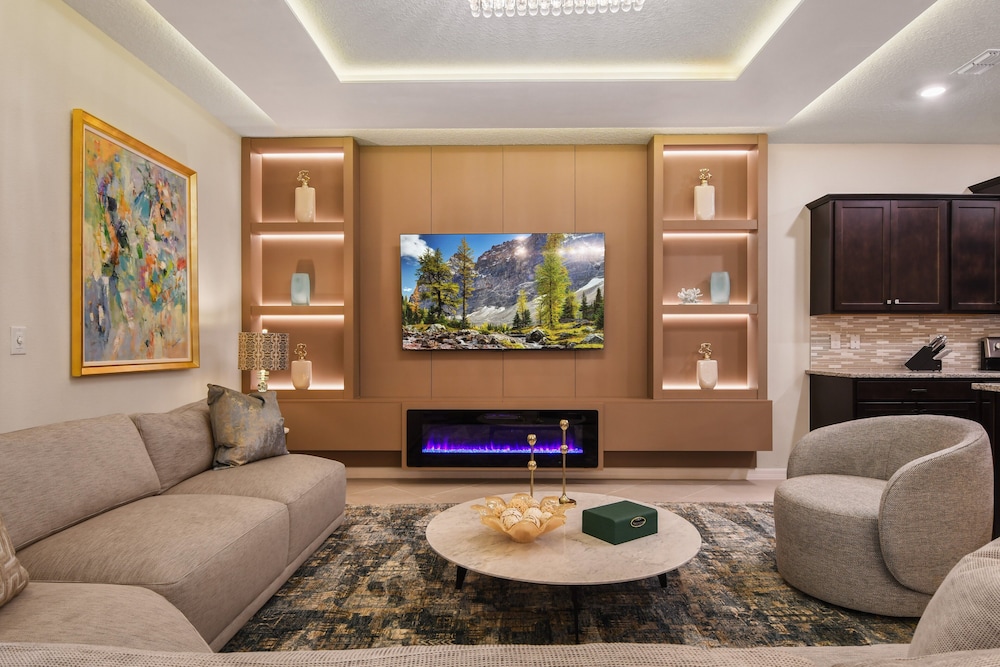 Ultimate Family Fun Retreat 10-bedroom Luxury Home