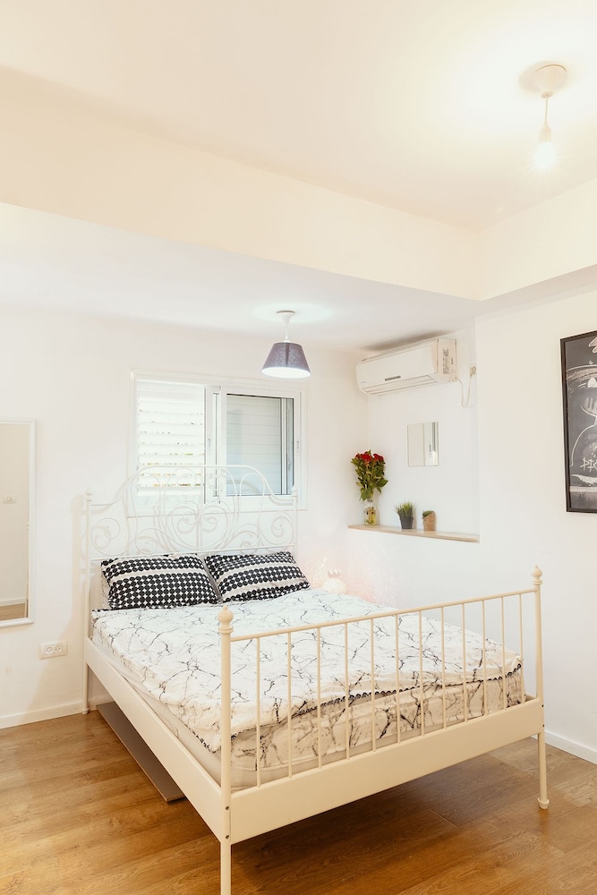 2Rooms Perfect Location 1Min to Beach