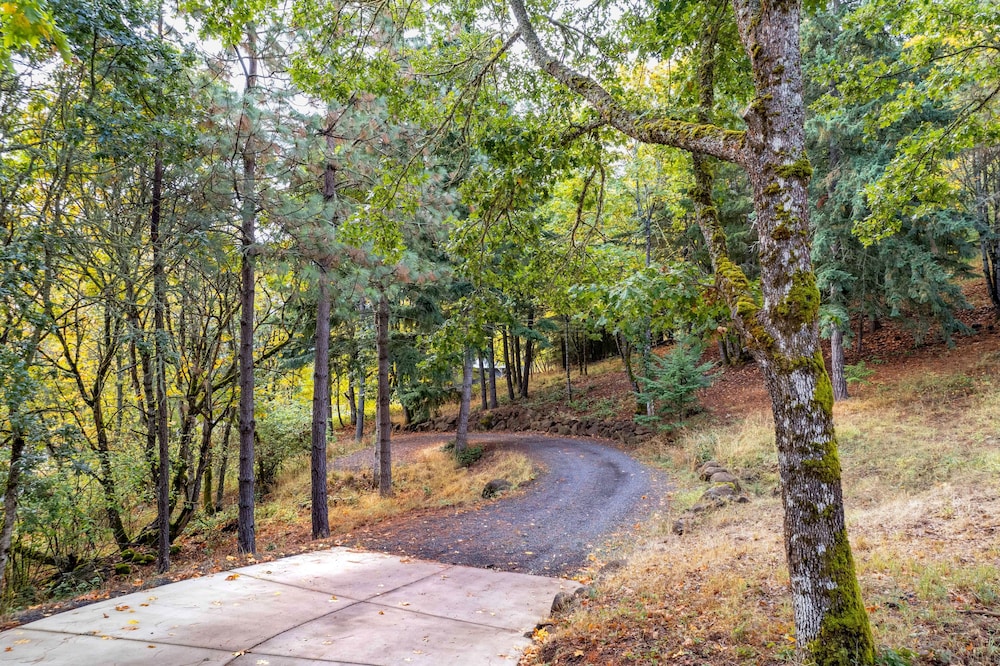 Evergreen Retreat Ab 30 Night Minimum 4 Bedroom Home