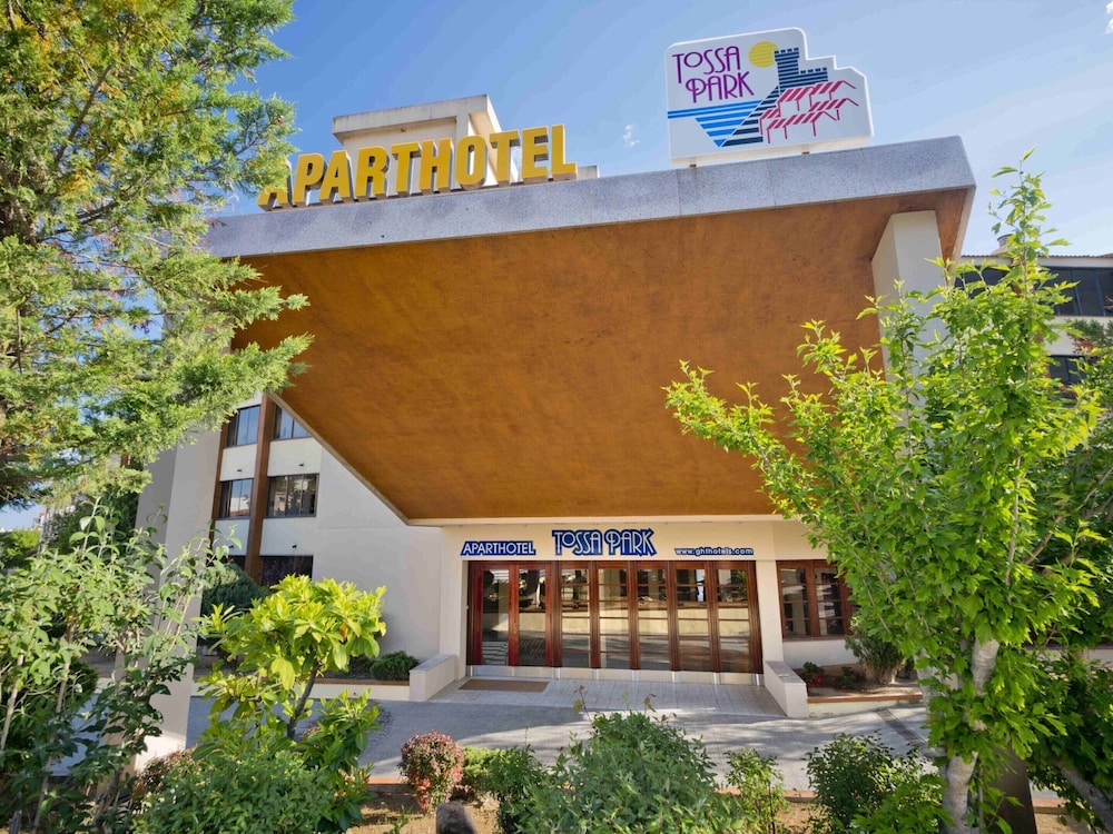 Aparthotel Tossa Park in Tossa de Mar Near Beach