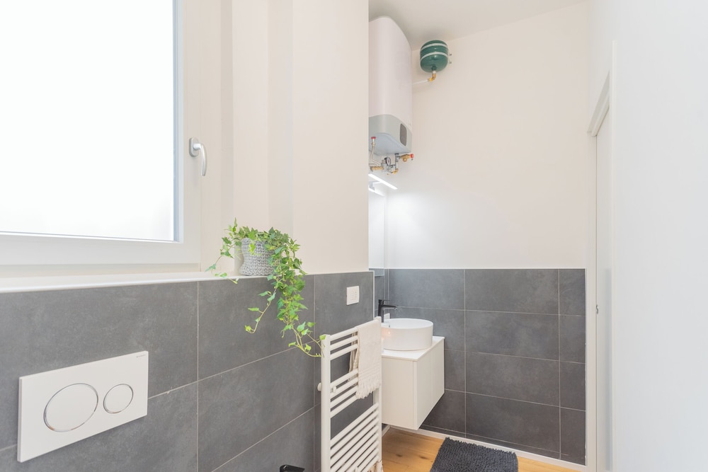 A Step From the Lake Apartment by Rent all Como