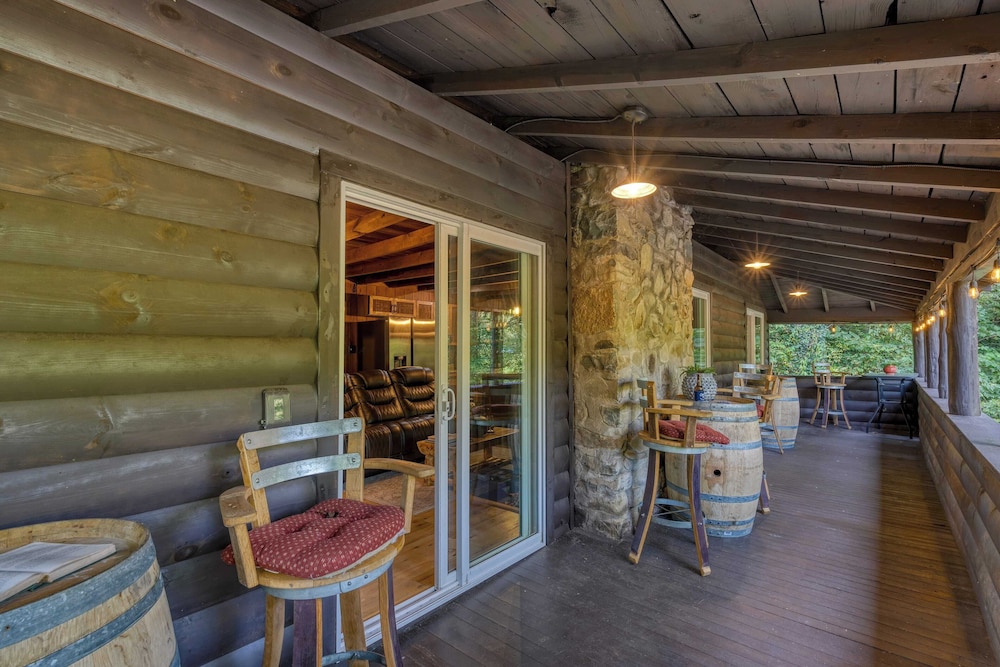 Riverwood Gatlinburg/pigeon Forge Cabin w/ River Views
