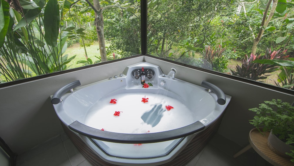 Eden Organic Farm & Bungalows