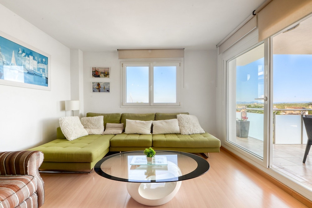 Apartment in Roses Near Santa Margarita Beach